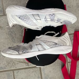 Nfinity Cheer Shoes, size 9